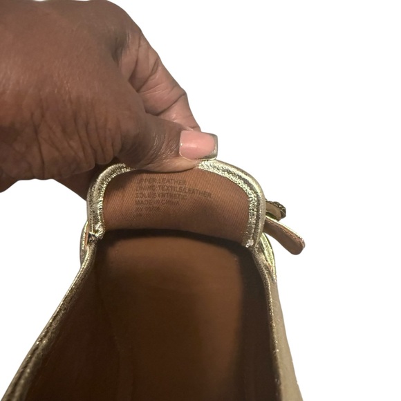 Kurt Geiger London “Mayfair” Metallic Gold Leather Buckle Loafers size 39 (8.5) - Picture 9 of 9